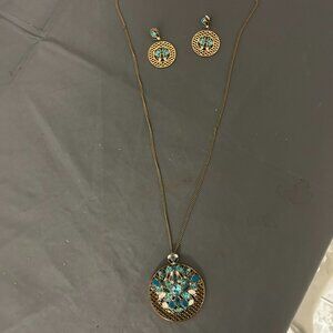 Necklace and earring set